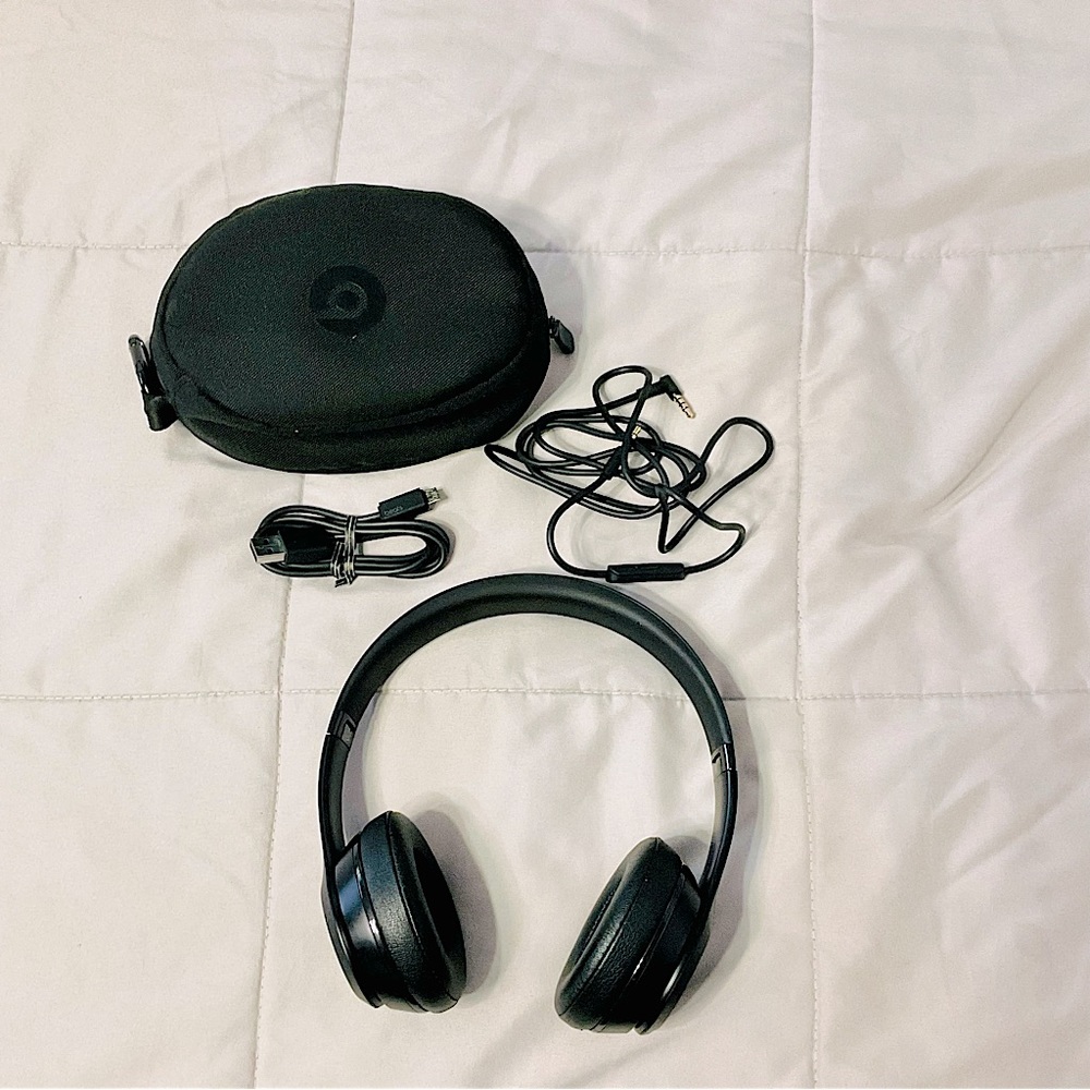 Beats by Dre - SOLO 3 wireless headphones